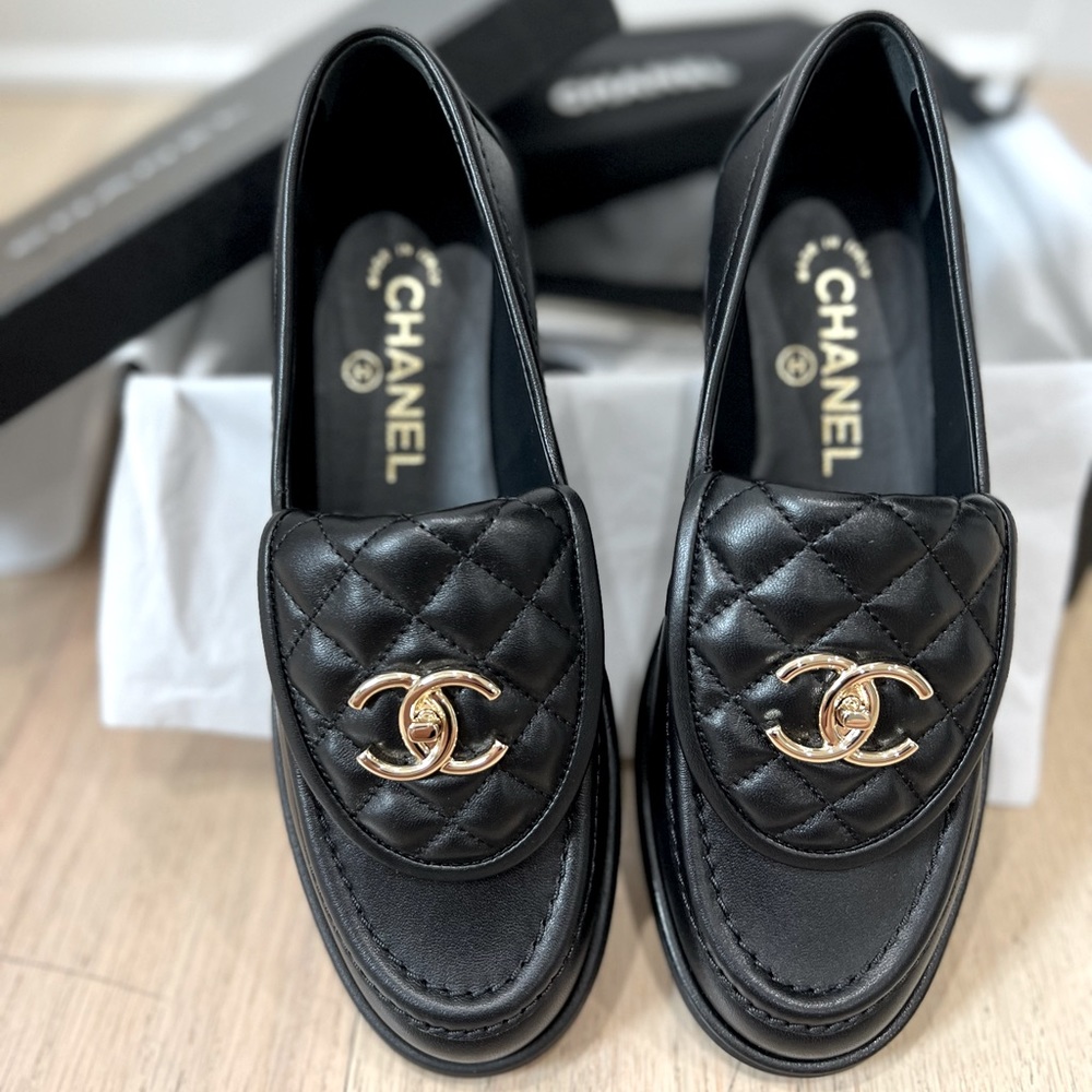 CHANEL lambskin loafers 37
